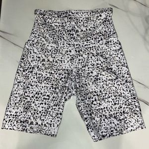 Old Navy Power Soft Biker; size Small